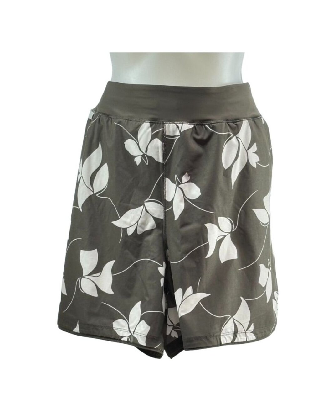 LANDS' END Women's Shorts Polyester Green Floral Stretchy Waist Pockets Size 26W